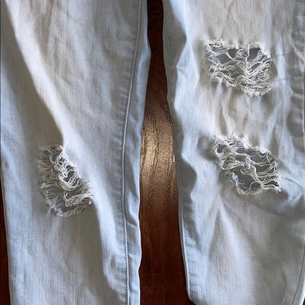 Light wash Ripped Refuge Jeans - Picture 4 of 5